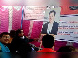 Group of men in B'luru organise special 'puja' for Elon Musk.(photo:twitter/@realsiff)