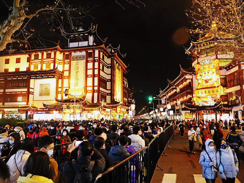 China reports robust holiday spending numbers. But is it too early to rejoice?