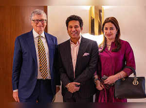 Cricketer Sachin T with wife Anjali meets Bill Gates