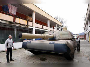 Inflatable tanks, missiles: Czech firm makes decoy armaments