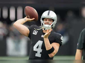 Derek Carr joins New Orleans Saints as New York Jets lose their quarterback option in free agency