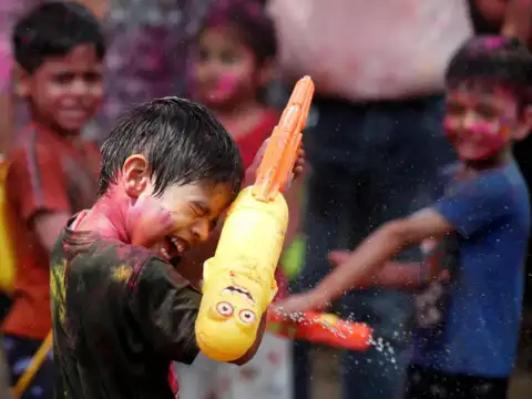 Holi Hai echoes