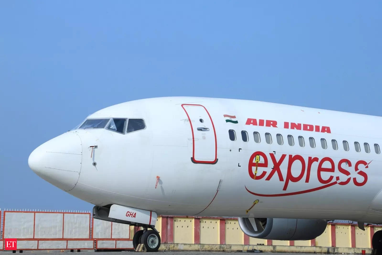 air india express: Air India Express assures stern action against its cabin  crew after gold smuggling charge - The Economic Times