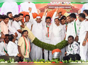 Koratagere : Congress President Mallikarjun Kharge with Karnataka Congress President D K Shivkumar during the District Congress Workers' Meet, in Koratagere, Karnataka on Sunday, March 05 , 2023.(Photo:IANS/Twitter)