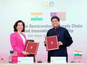 New Delhi: Union Minister of Commerce and Industry Piyush Goyal with US Commerce Secretary Gina Raimondo at a press conference during the India-US Commercial Dialogue, in New Delhi on Friday, March 10, 2023.(Photo:IANS/Twitter)