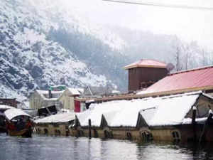 tourists stranded in Sikkim due to heavy snowfall