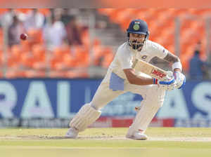 Defiant Virat Kohli propels India on day 4 of 4th test