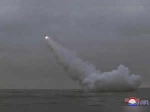 US, South Korea hold drills as North sub test-fires missiles