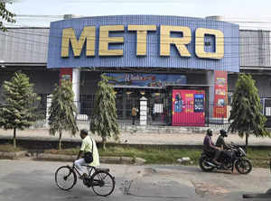 Kolkata_ A Metro Cash & Carry outlet in Kolkata, Thursday, Dec. 22,2022. Relianc....