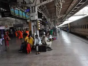 patna railway station: Case against ad agency after porn clip ...