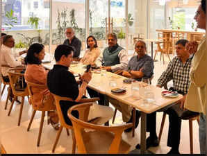 Anand Mahindra, Prakash Padukone and Infosys co-founder together at a Bengaluru cafe