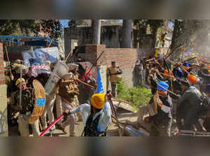 Amritsar: Followers of 'Waris Punjab De' founder Amritpal Singh clash with the p...