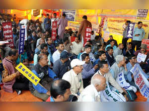 Kolkata: State Government employees started a hunger strike against the DA issue at Shaheed Minar Maidan in Kolkata on Saturday, Feb 04, 2023. (Photo:Kuntal Chakrabarty/IANS)