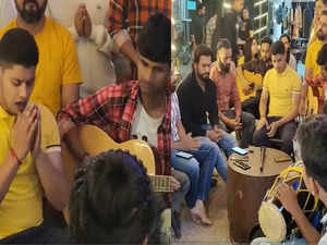 Group of young people recites Hanuman Chalisa outside cafe, video goes viral