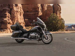 The all-new BMW R 18 Transcontinental is BMW Motorrad's luxurious tourer that continues in the brand's tradition and confidently exhibits the style of the times gone by.