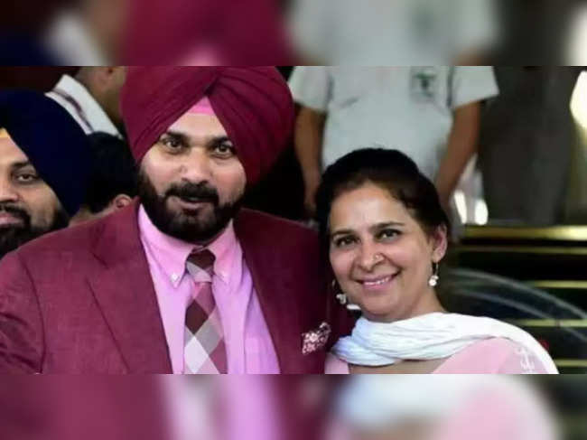 Navjot Singh Sidhu and his wife FB