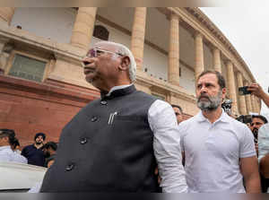 New Delhi: Congress President Mallikarjun Kharge with party leader Rahul Gandhi ...