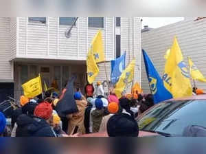 Indian consulate building in San Francisco attacked by Khalistan supporters(grab)