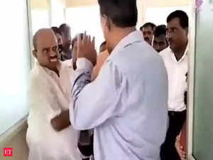 In poll-bound Karnataka, JD(S) MLA S R Srinivas resigns, to join Congress
