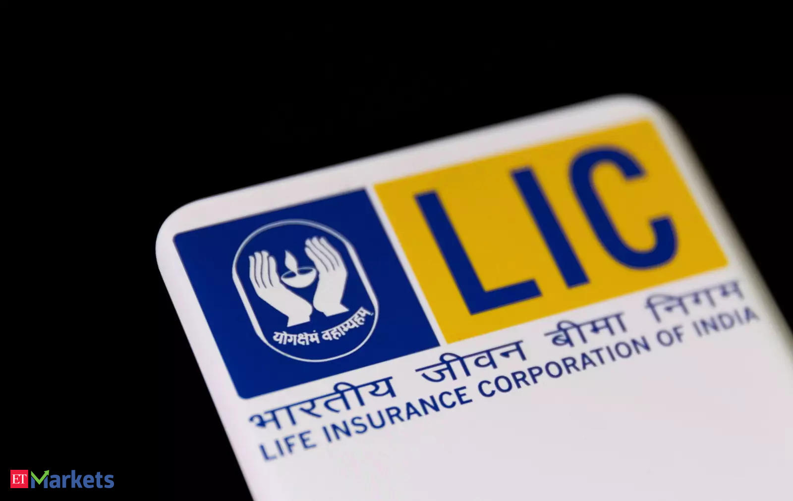 bata india stock: LIC raises stake in Bata India to 5.008% from ...
