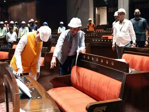 ​Who accompanied PM Modi?