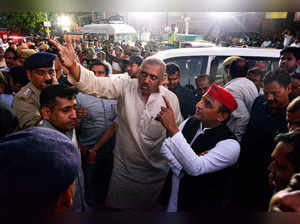 Kanpur: Samajwadi Party National President Akhilesh Yadav arrives at site where ...