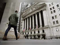Average Wall Street bonuses dipped 26% to $176,700 last year