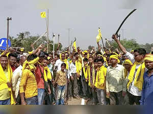 Paschim Medinipur: Tribals and Kurmi community people block the National Highway...