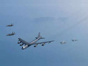 This handout photo taken and provided on March 6, 2023 by the South Korean Defence Ministry in Seoul shows a US Air Force B-52H bomber (C) flying over the western sea of the Korean Peninsula with two South Korean Air Force F-15K (L) and two KF-16 fighter jets during a joint air drill in South Korea.  - RESTRICTED TO EDITORIAL USE - MANDATORY CREDIT "AFP PHOTO / South Korean Defence Ministry" - NO MARKETING NO ADVERTISING CAMPAIGNS - DISTRIBUTED AS A SERVICE TO CLIENTS (Photo by Handout / SOUTH KOREAN DEFENCE MINISTRY / AFP) / RESTRICTED TO EDITORIAL USE