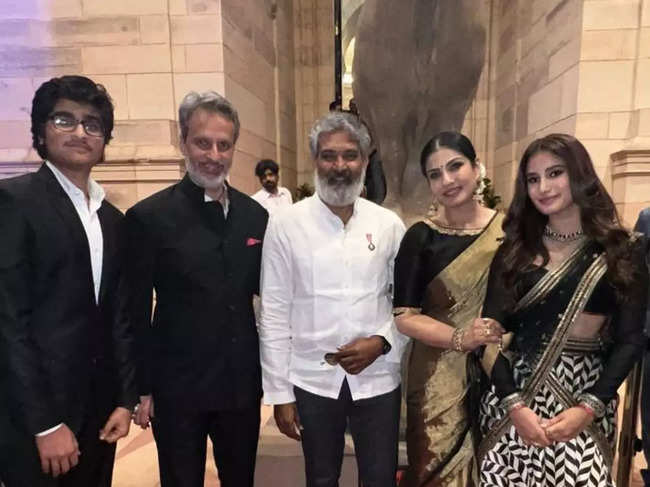 Raveena Tandon was accompanied by her producer-husband Anil Thadani, daughter Rasha, and son Ranbir.​