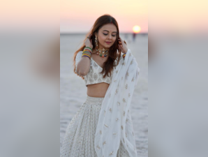 Devoleena Bhattacharjee receives mixed reactions for her latest hairdo. See image