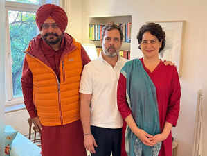 Navjot Singh Sidhu meets Rahul Gandhi, Priyanka in Delhi after release from jail
