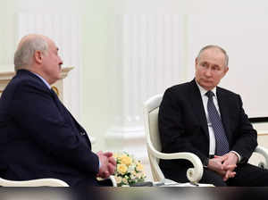 Putin, Lukashenko hold talks on defense, economic ties