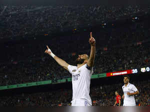 Madrid tops Barcelona 4-0 at Camp Nou with Benzema hat trick