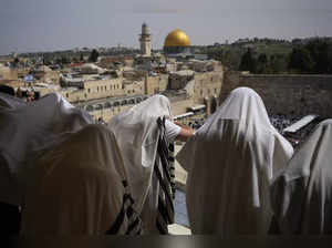 Tensions build around Jerusalem shrine after Syria rockets