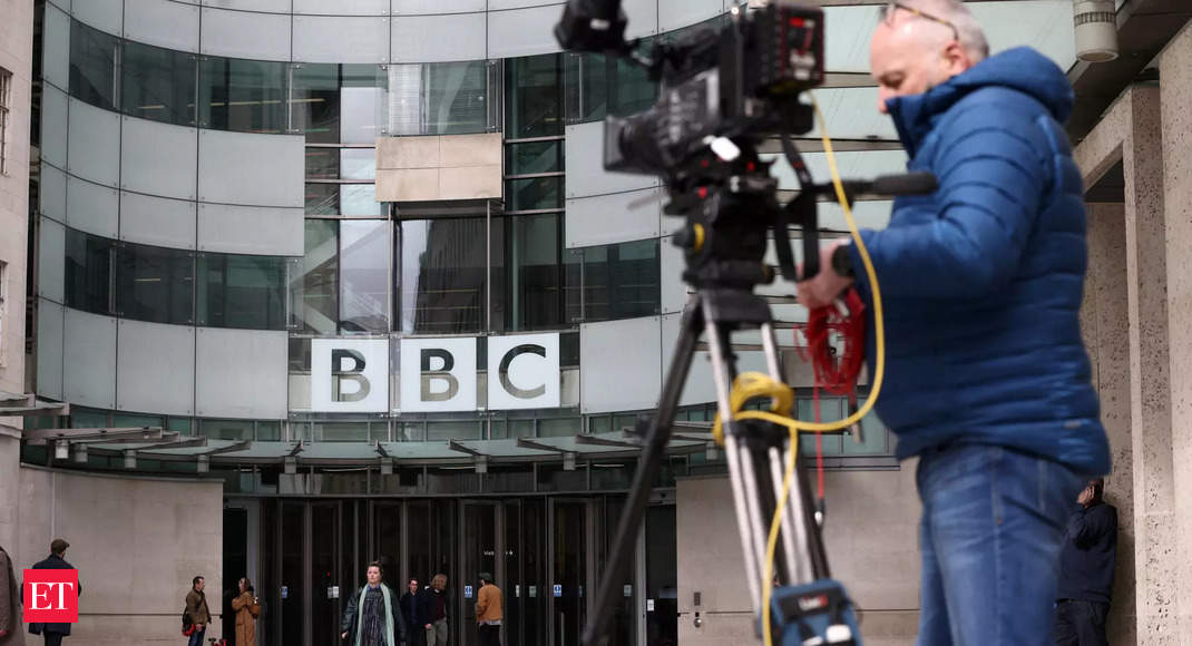 Read more about the article Twitter labels BBC as “government-funded media”