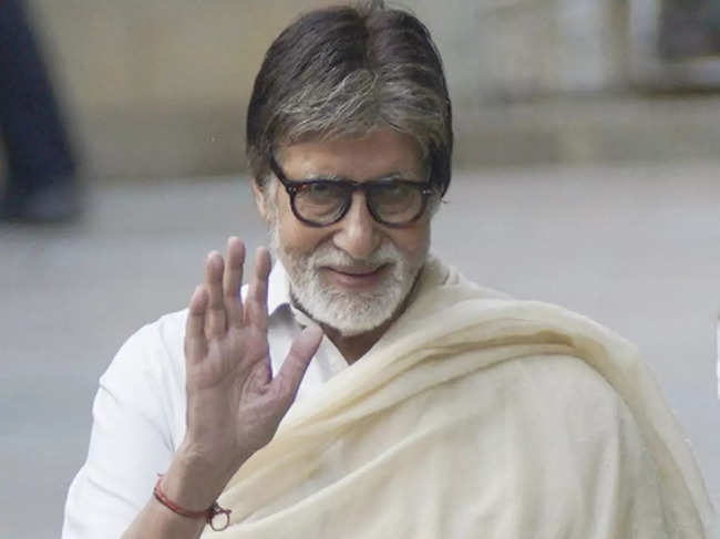 Amitabh Bachchan is currently​ recovering from his rib cage injury.​