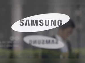 Samsung cutting memory chip production as profit slides