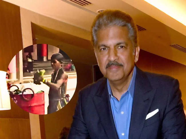 ​Anand Mahindra wants to make sure the Swachh Bharat agent's efforts don't go unnoticed.​