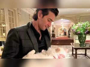 Mahesh Babu shares adorable picture with feline friend from Paris