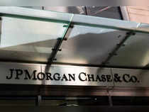 JPMorgan amasses deposits as customers move money to largest U.S. bank