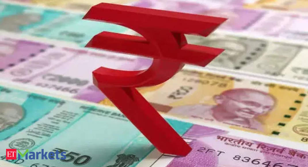 Read more about the article rupee rate today: Rupee falls 12 paise to 81.97 against US dollar
