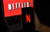 Netflix reports mixed earnings, to wind down DVD rental business