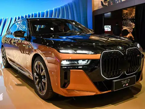 ​BMW i7 car