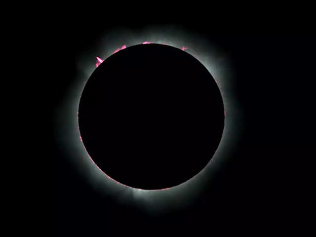 ​What is a hybrid solar eclipse?​