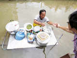 Floating food vendor