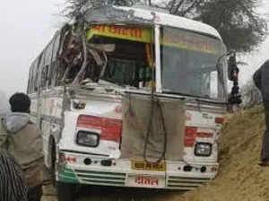 Two killed, 10 injured as trailer collides with bus in Jharkhand