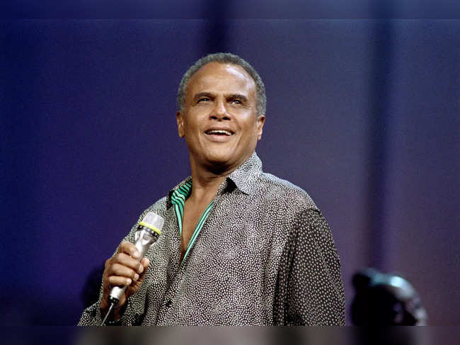(FILES) In this file photo taken on September 24, 1988, US singer and civil rights activist Harry Belafonte performs in Paris.  Belafonte, the superstar entertainer who introduced a Caribbean flair to mainstream US music and became well known for his deep personal investment in civil rights, died Pail 25, 2023, in Manhattan, US media reported. He was 96. (Photo by AFP)
