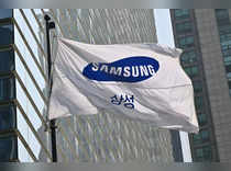 Samsung flags H2 recovery after record chip loss in Q1