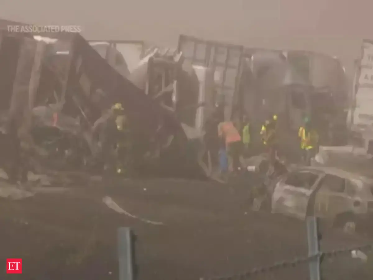 us storm death: US: At least 6 dead after dust storm causes crashes in ...